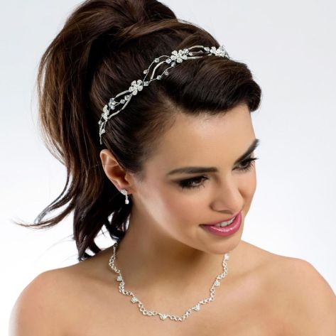 Necklace with earrings set, adorned with glistening rhinestones and crystal stones.
